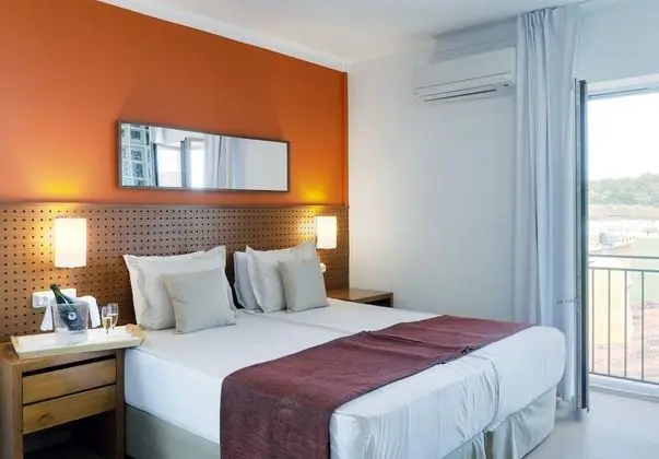 Tek Büyük Yataklı Oda (with extra bed)