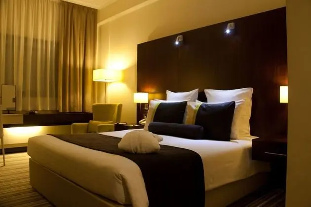 DELUXE ROOM KING
