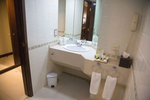 DELUXE SUITES
