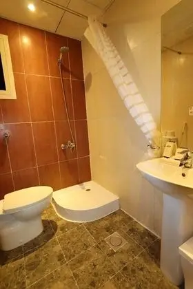 Üç Kişilik Oda