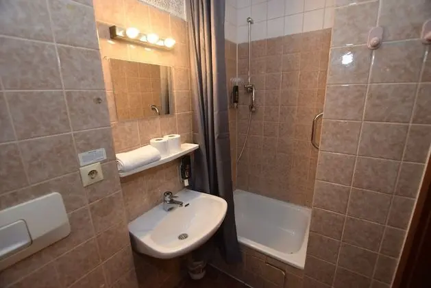 Apart Daire, Birden Çok Yatak Odası (08-00)