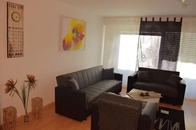 Apart Daire, Birden Çok Yatak Odası (64-00)