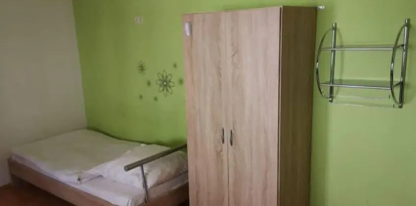 AB Apartment 19