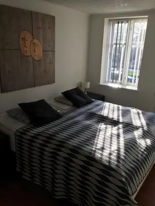 Tek Büyük veya İki Ayrı Yataklı Oda, Ortak Banyo