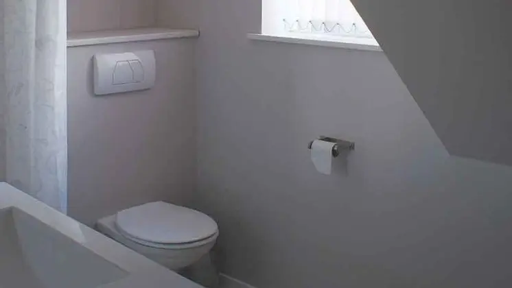 Tek Büyük veya İki Ayrı Yataklı Oda, Ortak Banyo