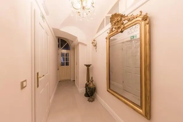 Traditional Apart Daire