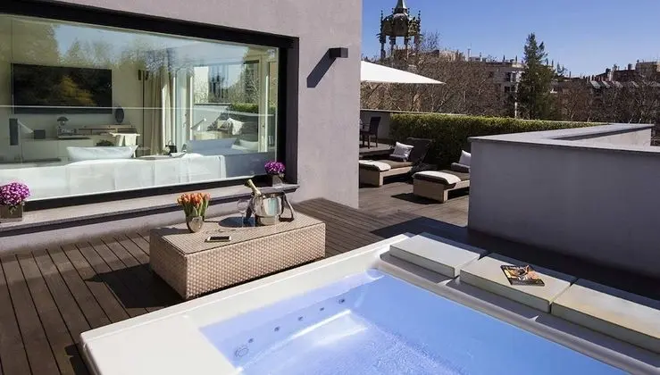 Çatı Katı Süiti (Penthouse)