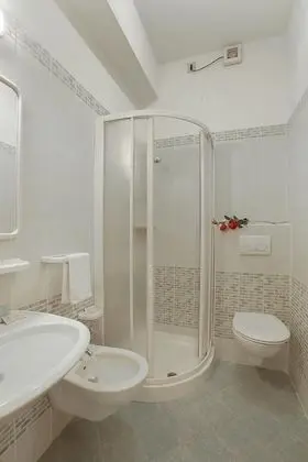 Büyük Yataklı Tek Kişilik Oda