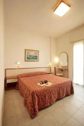Üç Kişilik Oda