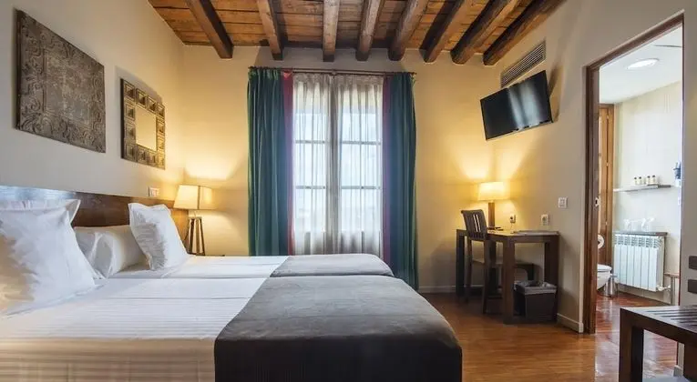 Tek Büyük veya İki Ayrı Yataklı Oda