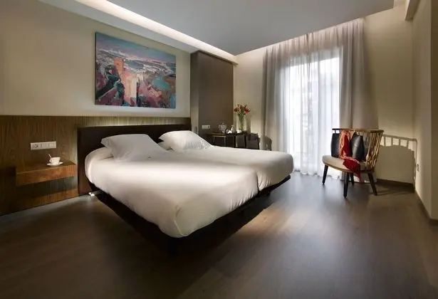 Büyük Yataklı Tek Kişilik Oda