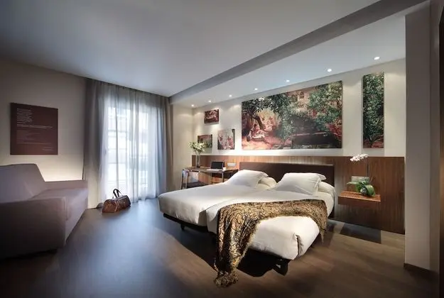 Büyük Yataklı Tek Kişilik Oda