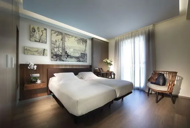 Büyük Yataklı Tek Kişilik Oda