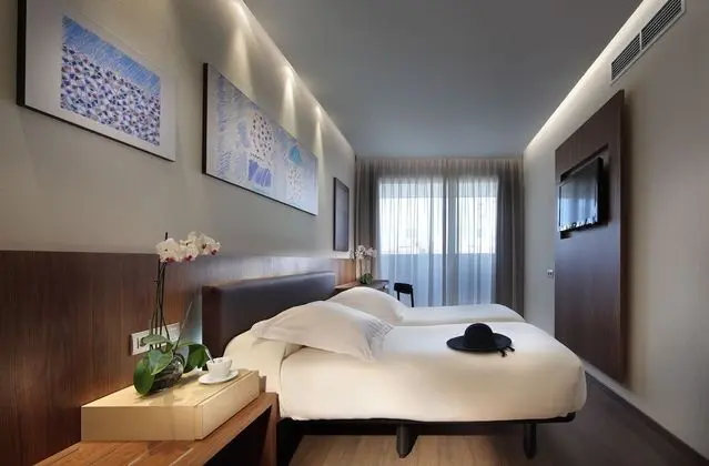 Büyük Yataklı Tek Kişilik Oda