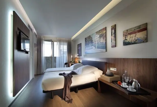 Büyük Yataklı Tek Kişilik Oda