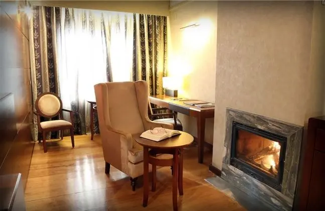 Junior Süit, Balkon