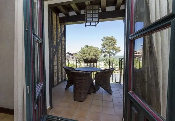 Junior Süit, Balkon