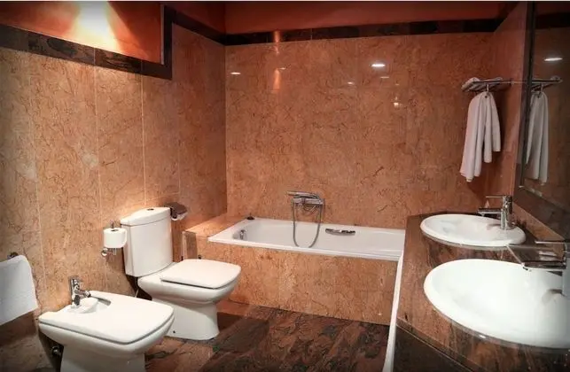 Tek Büyük Yataklı Oda (Attic)