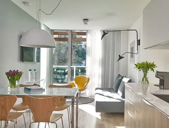 Courtyard One Bedroom Suite - With Standing Balcony