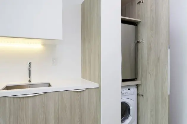 Courtyard One Bedroom Suite - With Standing Balcony