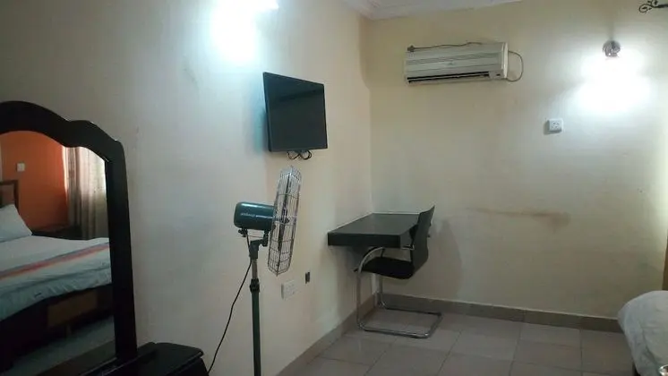 Tek Büyük Yataklı Oda