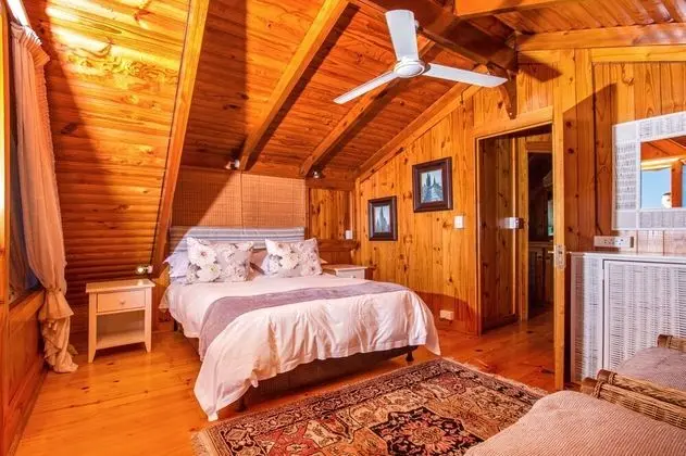 Kulübe (Double Storey Log Cabin)