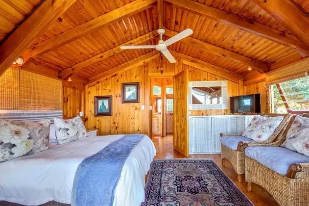 Kulübe (Double Storey Log Cabin)