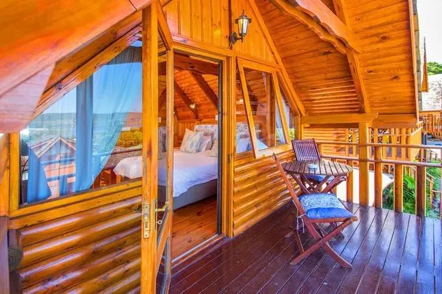 Tek Büyük veya İki Ayrı Yataklı Oda (Semi-Detached Log Cabin - Spa Bath)