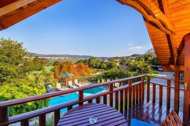 Tek Büyük veya İki Ayrı Yataklı Oda (Semi-Detached Log Cabin - Spa Bath)