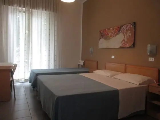 Üç Kişilik Oda