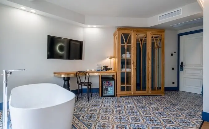 Deluxe Tek Büyük Yataklı Oda, 1 Büyük (Queen) Boy Yatak, Küvet, Şehir Manzaralı