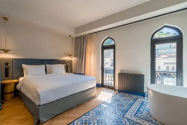 Deluxe Tek Büyük Yataklı Oda, 1 Büyük (Queen) Boy Yatak, Küvet, Şehir Manzaralı