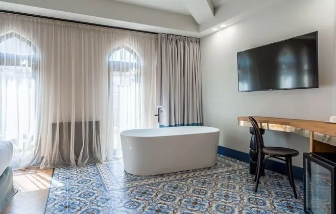 Deluxe Tek Büyük Yataklı Oda, 1 Büyük (Queen) Boy Yatak, Küvet, Şehir Manzaralı