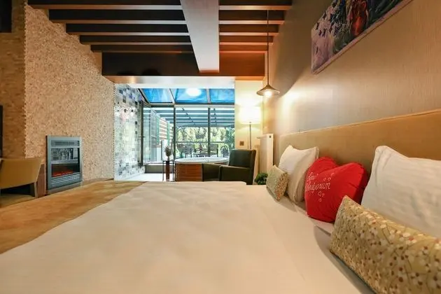 Aden Suite
