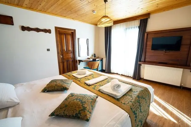 Standard Balkonlu Dağ Manzaralı Oda