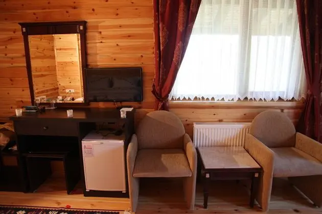 Jakuzili ve Şömineli Deluxe Oda