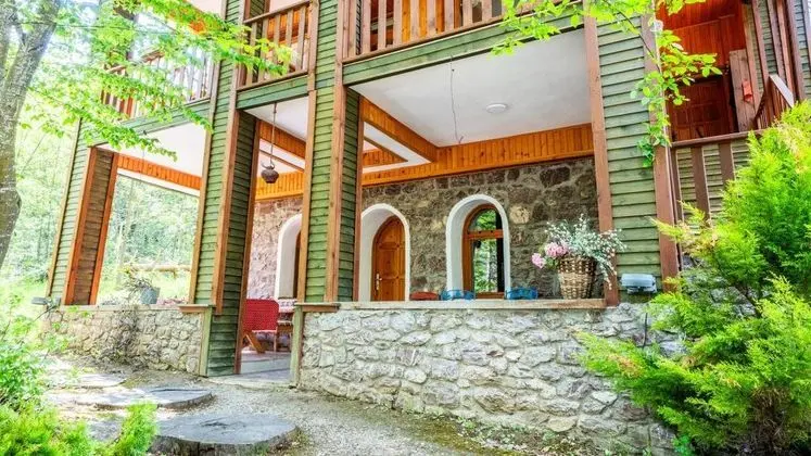Taş Oda, Bahçe Manzaralı