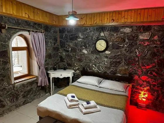 Taş Oda, Bahçe Manzaralı