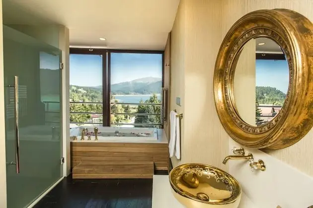 King Suit with Spa Bath