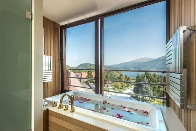 King Suit with Spa Bath