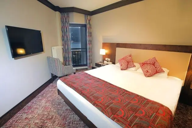 Suite Room with Lake View