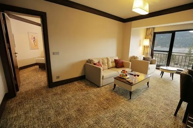 Suite Room with Lake View