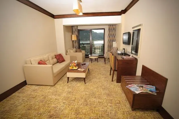 Suite Room with Lake View