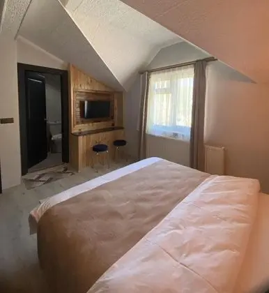 Aile Odası, Bahçe Manzaralı