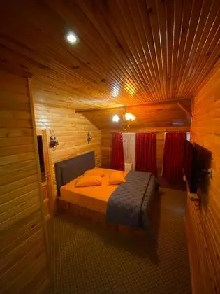 Suit Oda, Dere ve Orman Manzaralı, Balkonlu