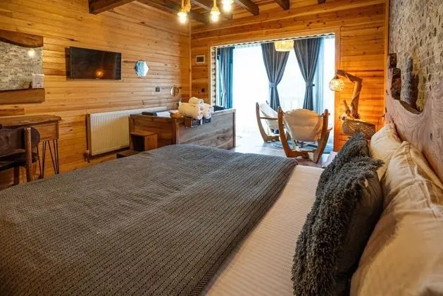 Üst Kat Balkonlu, Jakuzili  Deluxe Ahşap Oda