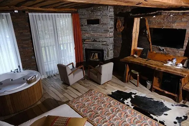 Jakuzili ve Şömineli Deluxe Oda, Doğa Manzaralı