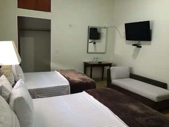 Tek Büyük Yataklı Oda, 2 Çift Kişilik Yatak