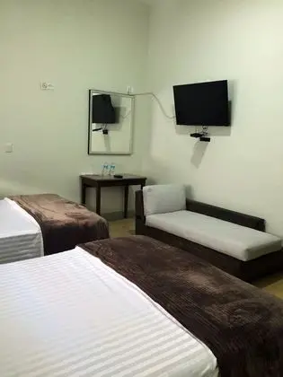 Tek Büyük Yataklı Oda, 2 Çift Kişilik Yatak