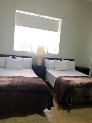 Tek Büyük Yataklı Oda, 2 Çift Kişilik Yatak